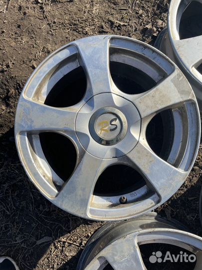 Комплект литых японских дисков Lizea R15