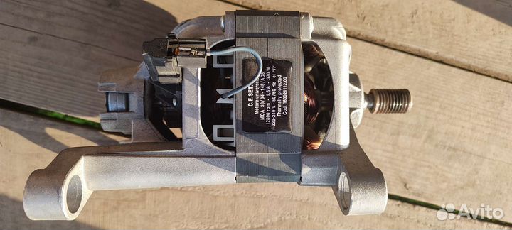Двигатель от стиральной машинки Ariston
