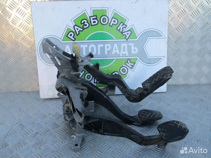 Педальный узел Volkswagen Passat B5 1998г