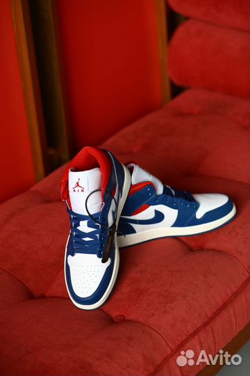 Кроссовки Nike Air Jordan 1 Mid