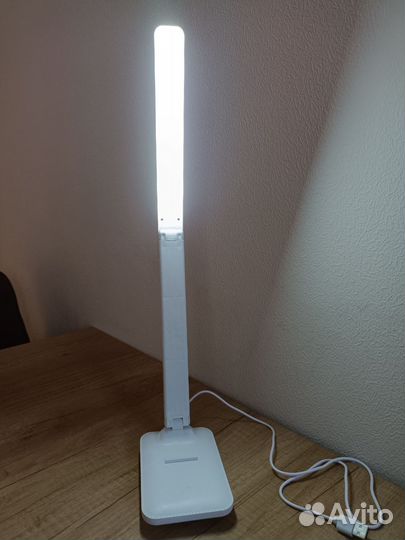Настольная LED лампа