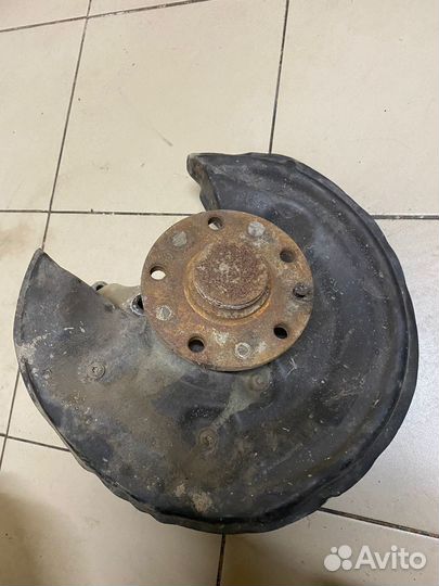 Кулак поворотный задний левый Volkswagen Passat B6