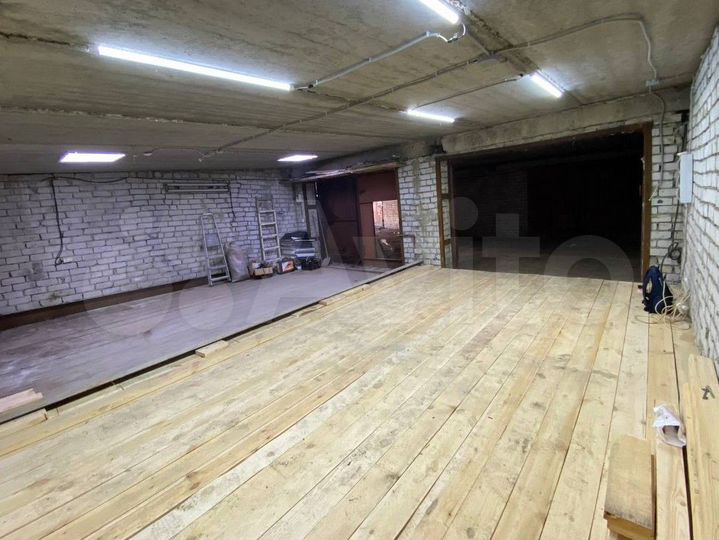 Гараж, > 30 м²