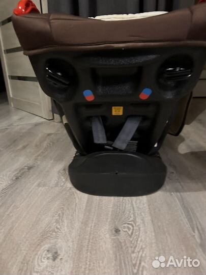 Автомобильное кресло