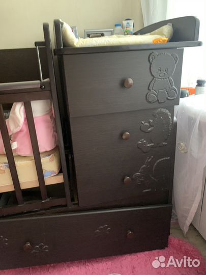 Кроватка с пеленальным столиком