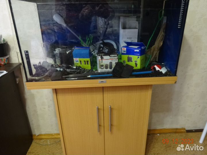 Аквариум б\у ювель 125 л с тумбой продам