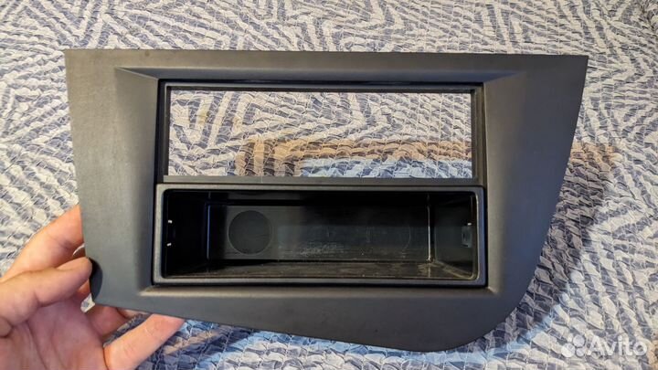 Рамка для магнитолы Seat Leon 2