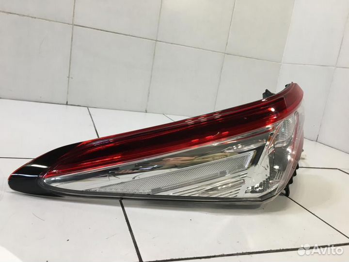 Фонарь задний наружный левый Toyota Camry XV70 70