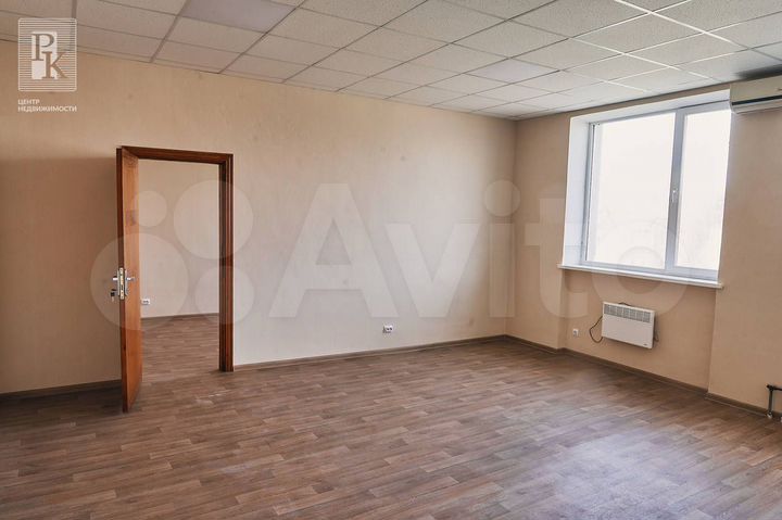 Офис 48 м2 на первой линии в Камышах