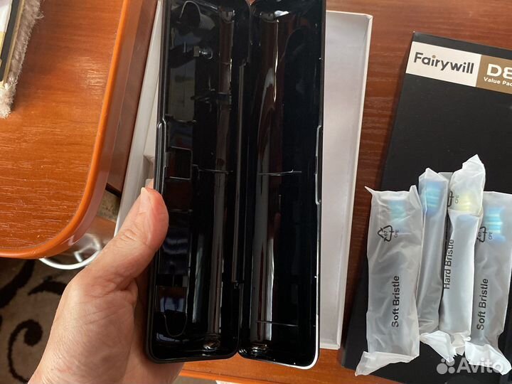 Электрическая зубная щетка