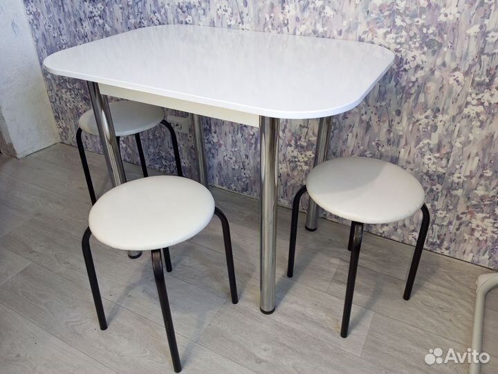 Кухонный стол