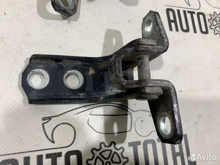 Петли двери задние правые Mitsubishi Lancer 10