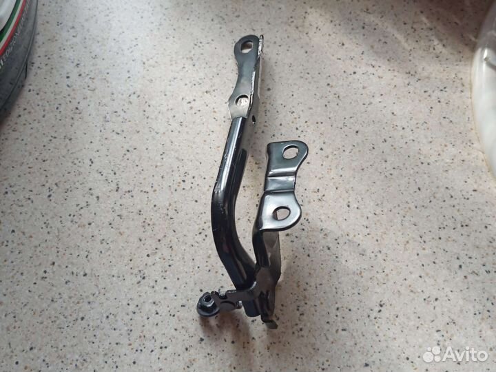 Rav 4 петля капота