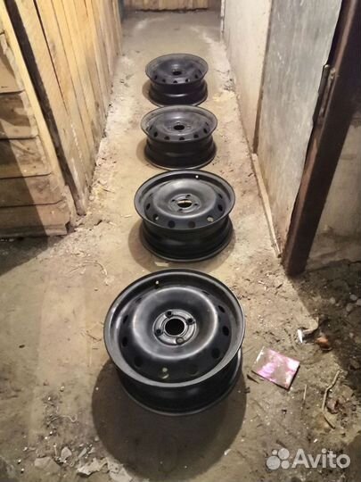 Штампованные диски r15