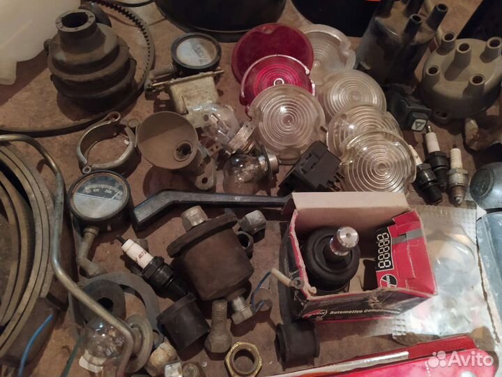 Коробка запчастей, гаражный скарб