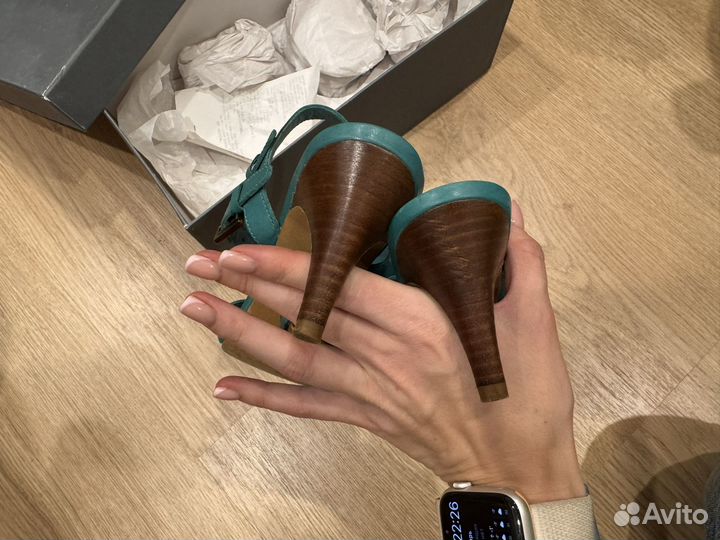 Кожаные босоножки 38 39 Minelli