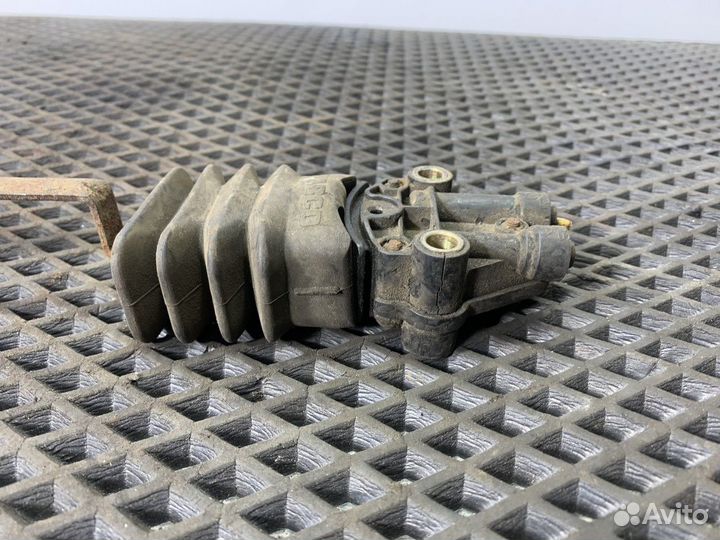 Кран уровня пола кабины Renault Magnum