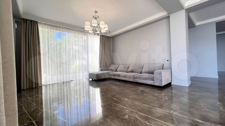 Дом 390 м² на участке 56 сот.