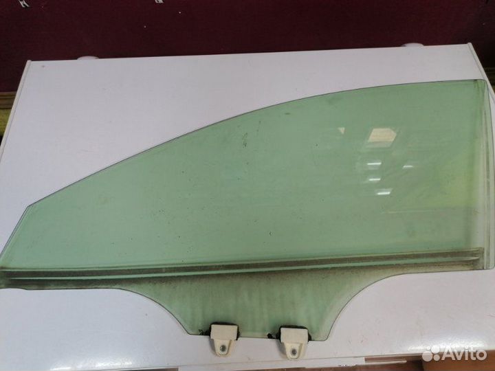 Стекло двери переднее левое Mazda 6 седан 2.2D