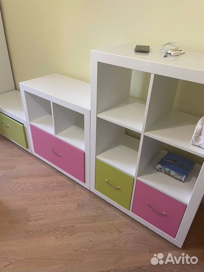 Комплект мебели (стенка, кровати, стол, стулья)