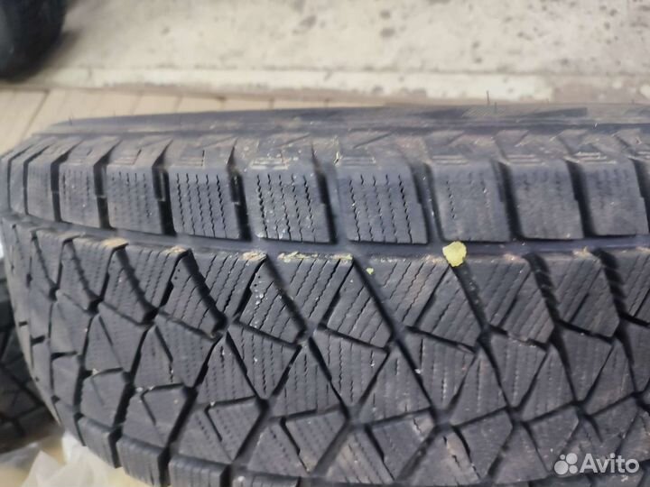 Bridgestone Blizzak DM-V2 225/65 R17