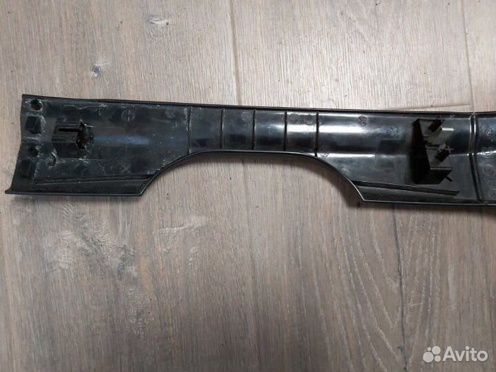 Накладка передняя правая Bmw X5 4.8I E70 N62N 4.8I