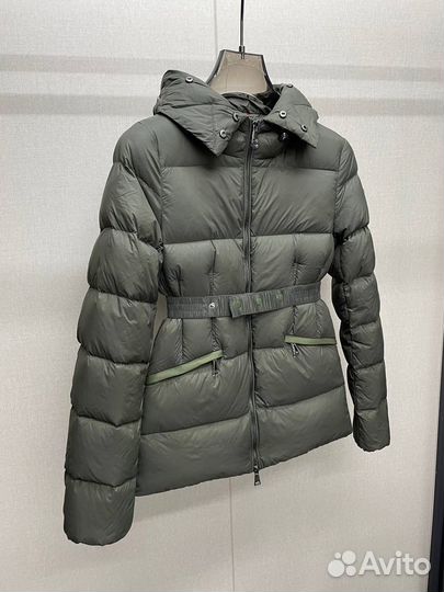 Женский пуховик Moncler