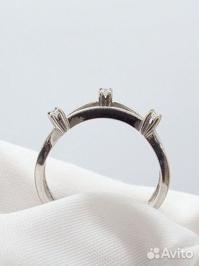 Кольцо с природным камнем Золото