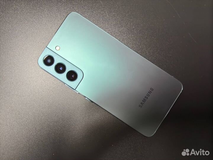 Samsung Galaxy S22, 8/256 ГБ