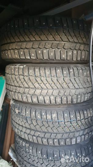 Viatti Vettore Inverno V-524 215/55 R16