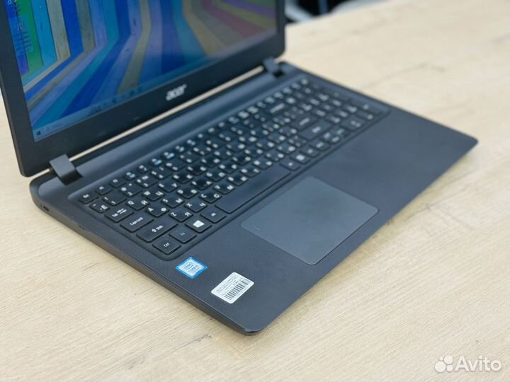 Ноутбук Acer full HD Core i5-7200U/ 8 RAM/ 250SSD