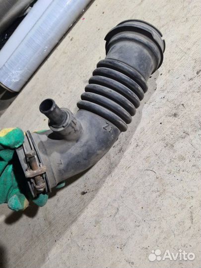 Патрубок воздушного фильтра Toyota Corolla E150