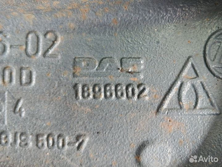 Кронштейн пневморессоры правый Daf XF106