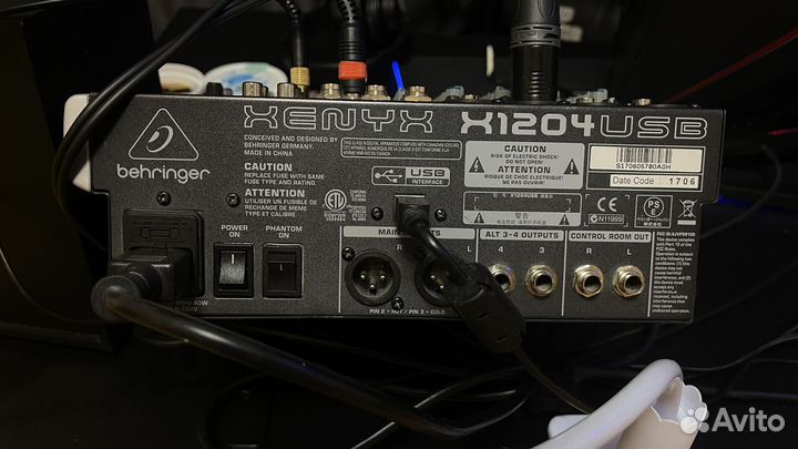 Микшерный пульт Behringer X1204USB