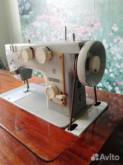 Швейная машина Подольск 142