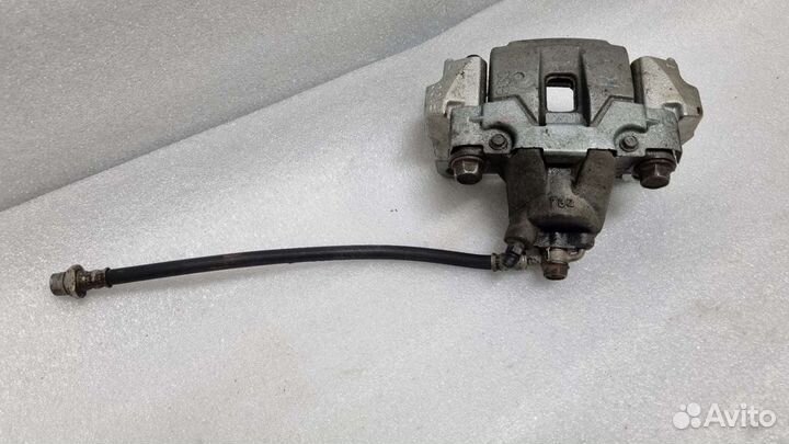 Суппорт задний правый Toyota Land Cruiser 200