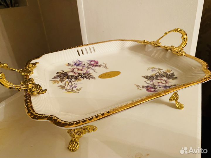 Тортница на ножке