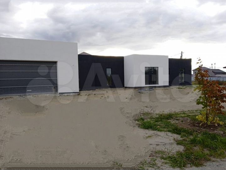 Коттедж 280 м² на участке 11 сот.