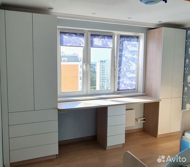 Рабочая зона у окна на заказ (корпусная мебель)