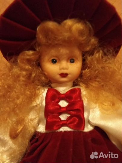 Кукла фарфоровая