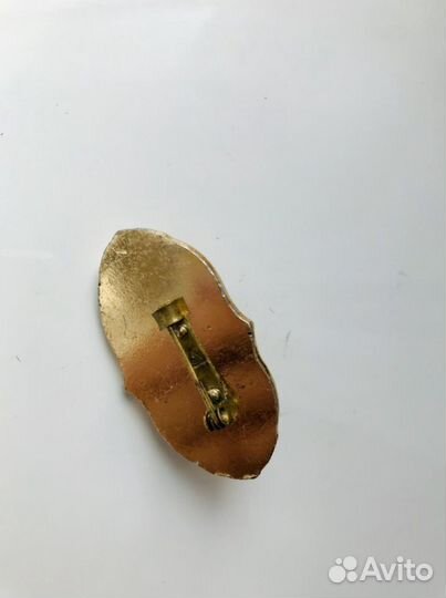 Ретро-брошь