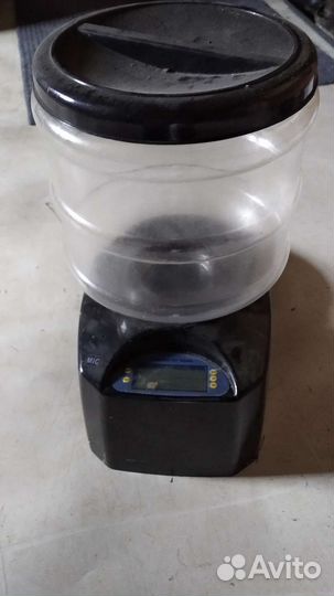 Автоматическая кормушка для кошек и собак