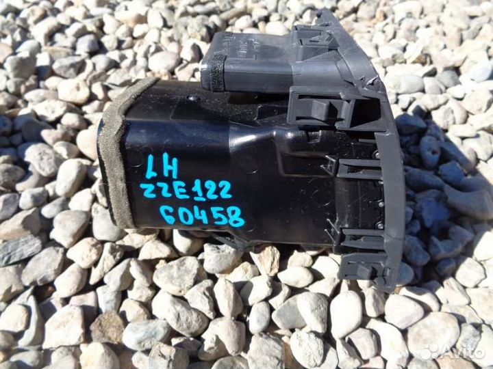 Дефлектор левый Toyota Corolla Spacio ZZE122