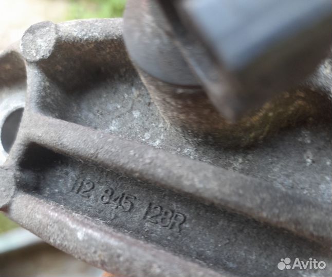 Опора двигателя правая Renault