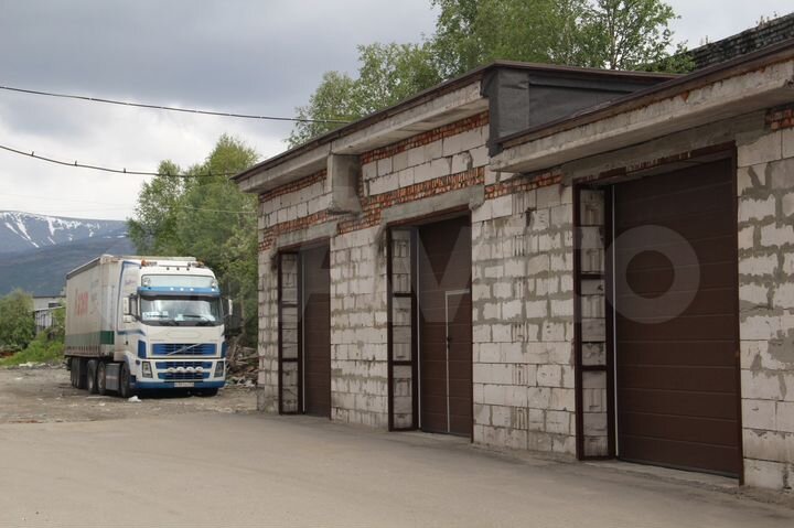 Гараж, > 30 м²