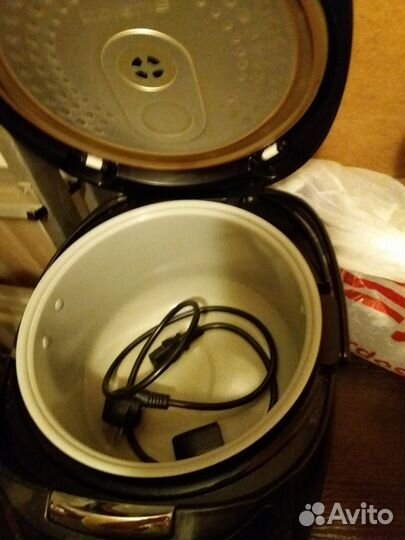 Мультиварка почти новая. Готовили2 раза