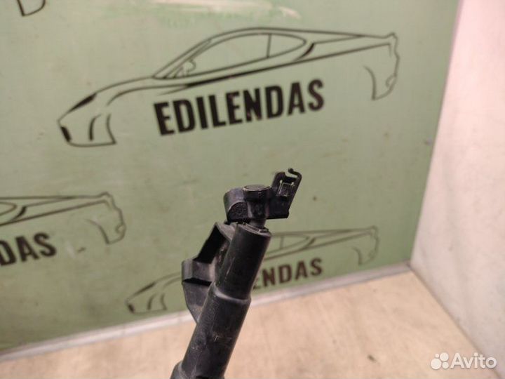 Форсунка омывателя передняя правая Volvo S40