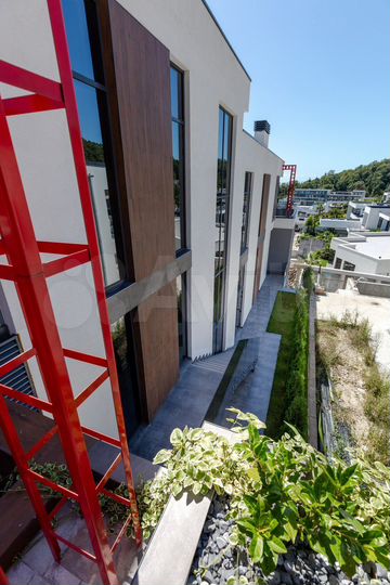 Коттедж 831 м² на участке 7 сот.