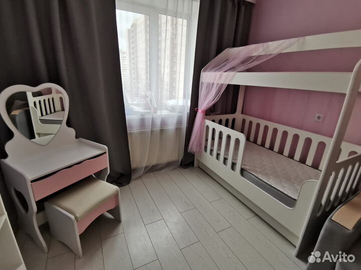 Туалетный макияжный стол с пуфом детский