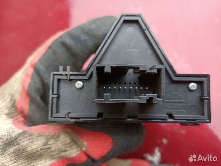 Кнопка аварийной сигнализации Opel Corsa D